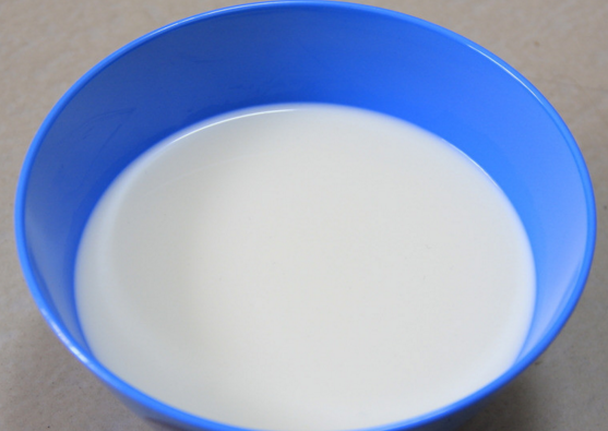 牛奶洁面的方法介绍