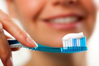 刷牙的误区你知道吗，如何正确刷牙