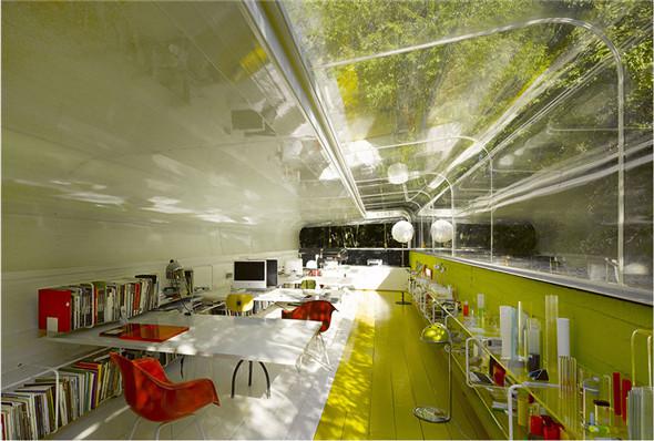 超酷的办公室设计，让员工感觉在树林里工作。