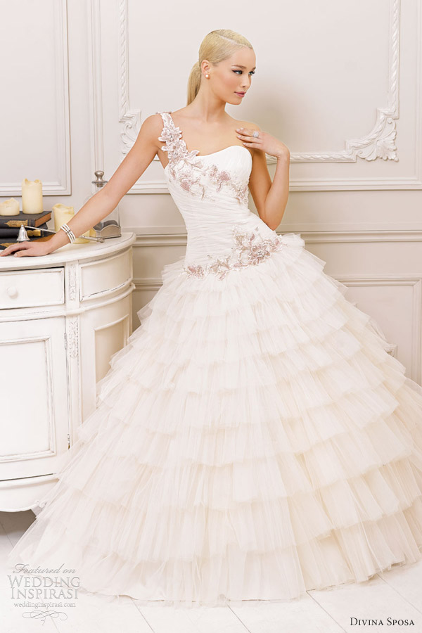 Divina Sposa 2013婚纱礼服系列
