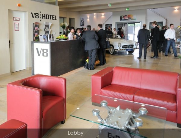 真正的“汽车”旅馆：V8引擎酒店