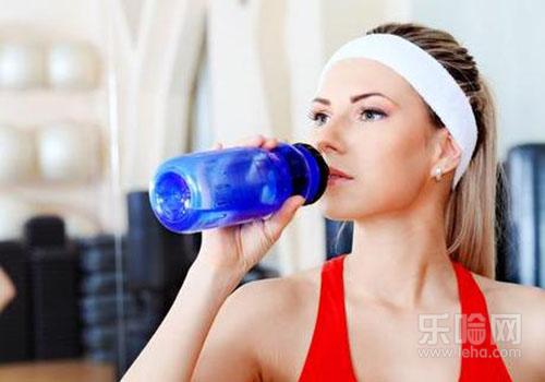 运动前喝水好还是运动后喝水好