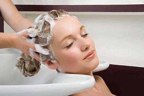 女人晚上睡前洗头发好不好？女人该如何护理头发