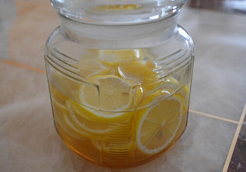 每天喝柠檬蜂蜜水好吗？晚上喝柠檬水好吗？