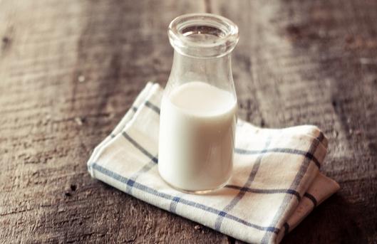 减肥期间睡前喝酸奶好还是牛奶好？