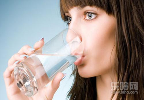 喝水减肥法有用吗