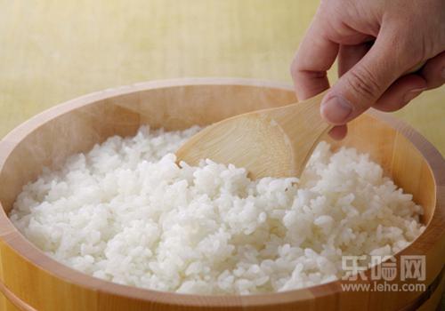 没煮熟的米饭能不能吃