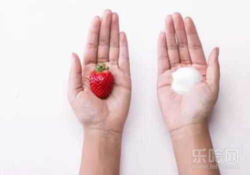 泡沫洁面：1颗草莓