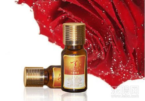 玫瑰精油滴肚脐能够帮助延缓更年期症状