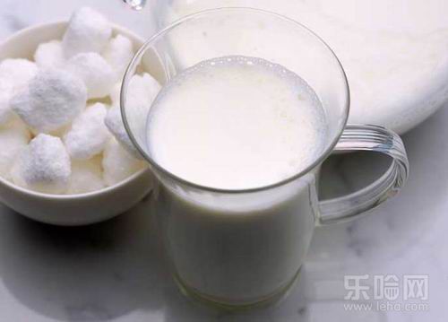 敷牛奶面膜用煮熟牛奶