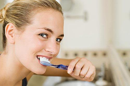 多刷牙清洁牙菌斑和软垢