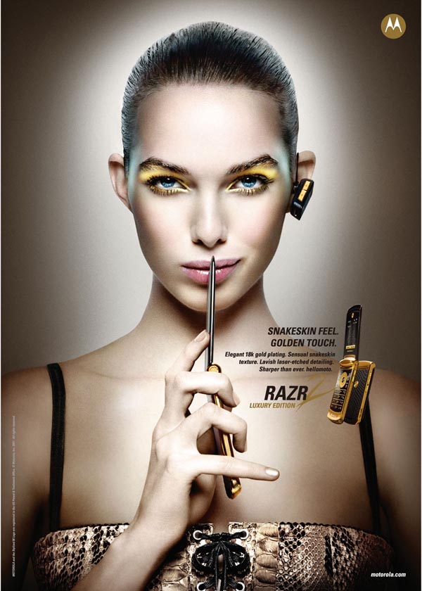 广告海报-摩托罗拉RAZR2手机精美海报设计欣赏