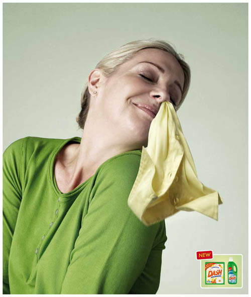 广告海报-Dash衣物柔顺剂创意设计