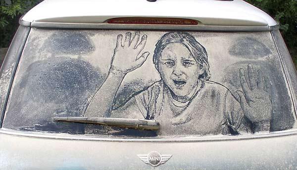 艺术摄影-美国艺术家用汽车车窗灰尘作画