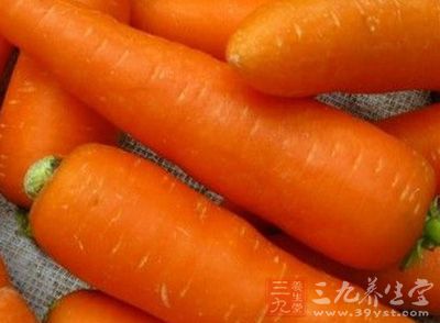 胡萝卜1小段，猪骨适量