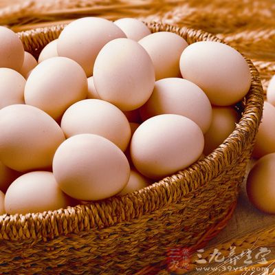 鸡蛋含有优质蛋白，同时它的钙含量也较高