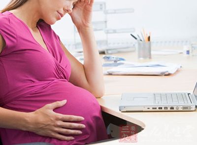 准妈妈到了孕中期，胎儿需要开始锻炼肺部的呼吸