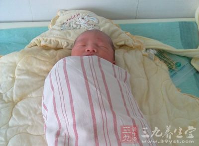 脐疝气通常在婴儿时期出现