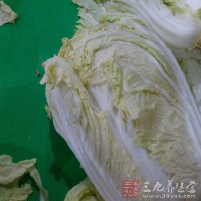 白菜洗净切成3厘米段