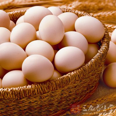 鸡蛋的蛋白质最易被人体吸收，且富含卵磷脂