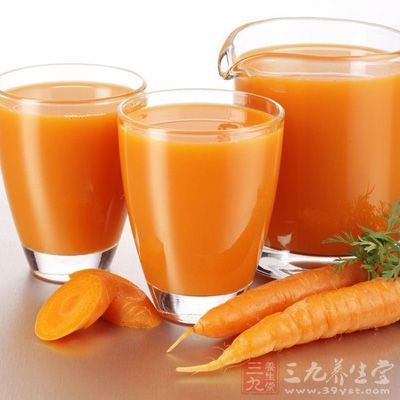 萝卜汁：红心萝卜捣成泥状取汁(或榨汁机取汁)，白糖适量，共煮2—3分钟，温服