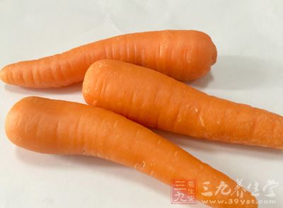 取新鲜胡萝卜150～200克