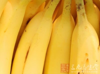 香蕉：可以在孩子发烧时食用，能增加孩子食欲，补充水分。
