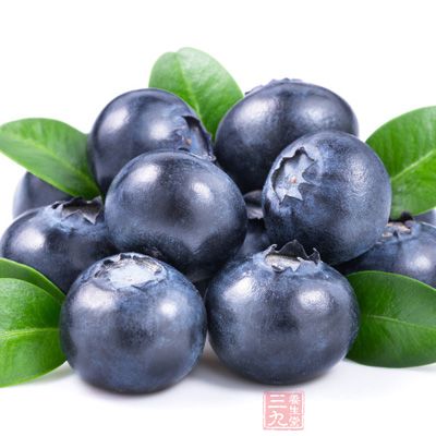 颜色较深的水果富含花青素，如蓝莓