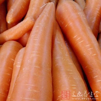 胡萝卜所含的蒸腾油能起到推进消化和灭菌的效果可减轻拉肚子和小儿胃肠担负