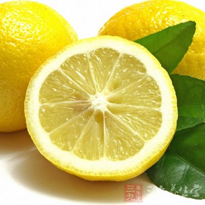 柠檬帮助钙吸收，降血压、健脾开胃、祛暑安胎