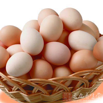 鸡蛋含蛋白质丰富并且利用率高，还含有卵磷脂、卵黄素及多种维生素和矿物质