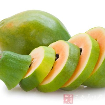 青木瓜是一种高纤食品，富含天然酵素可帮助消化又可促进乳汁的分泌