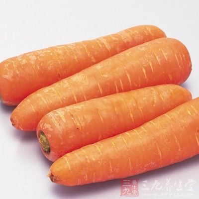 胡萝卜富含维生素A，可以防治夜盲症及胆结石