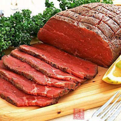 牛肉富含蛋白质、脂肪、维生素A、胡萝卜素、钙、磷、钾等营养素