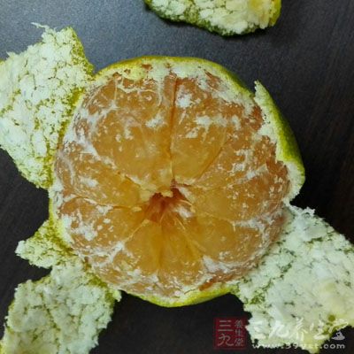 橘子味甘酸，性凉，对于小孩，具有很好的开胃理气、止渴润肺的功效