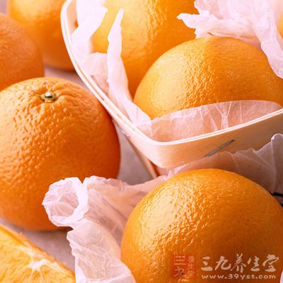 橘子中含有挥发油、柠檬烯等，促进呼吸道黏膜分泌物增加