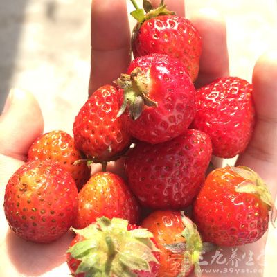 有效促进肠道蠕动的草莓等水果