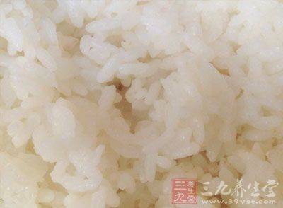 材料：米饭150g，肉汤150g