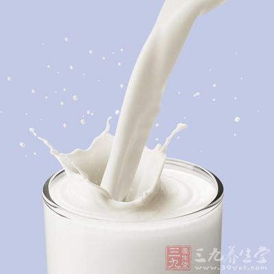在食物中，奶类含有较多的钙，而且吸收率也最好
