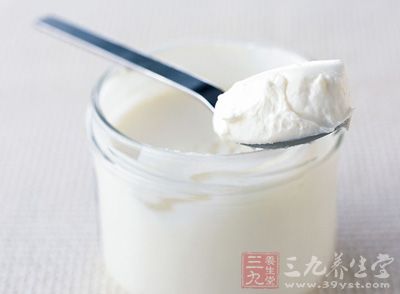 酸奶中富含钙质，可预防骨质疏松