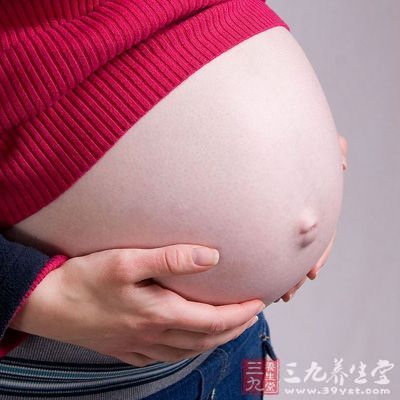 如果孕妈的肌肤是容易敏感的怀孕期，日常的肌肤护理也需要稍加注意