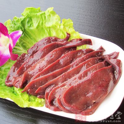 猪肝和菠菜均富含铁质，能有效预防缺铁性贫血，非常适合准妈妈食用