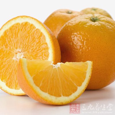 橙子含有丰富的维生素C，能帮助铁质的吸收，预防贫血，助消化