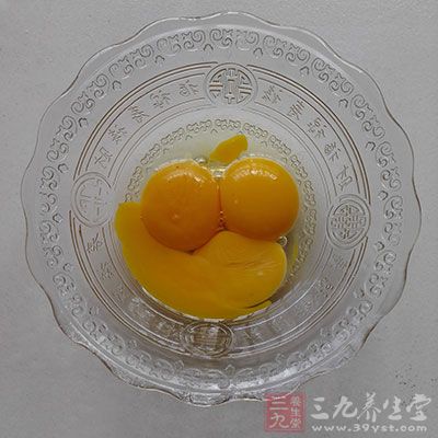 卵磷脂多存在于蛋黄、大豆、鱼头中