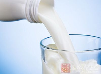 牛奶应该作为日常补钙的主要食品