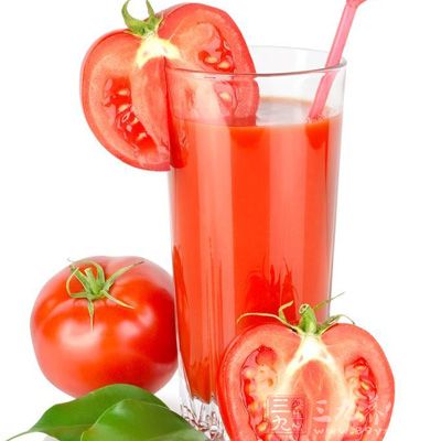 将番茄汁过滤取汁水，可用少量温开水稀释即可喂食
