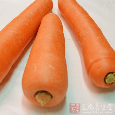 南瓜、胡萝卜中含有大量的β—胡萝卜素