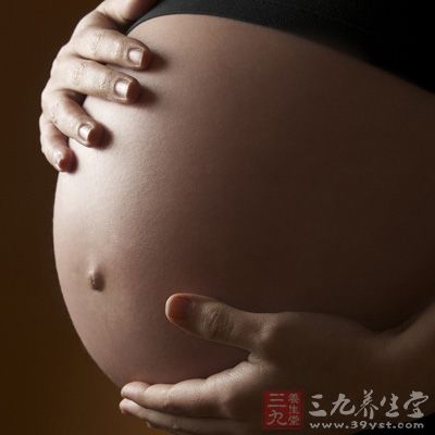 按摩腹部可以锻炼胎宝宝皮肤的触觉