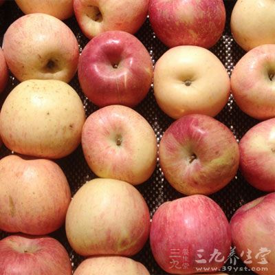 苹果含独有的苹果酸可以加速代谢