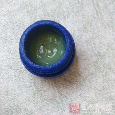 妈妈不能擅自给宝宝使用任何激素类药膏